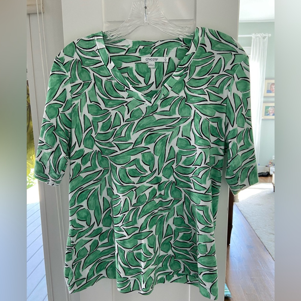 Chico’s, leaf print, top. Size 1 (M)